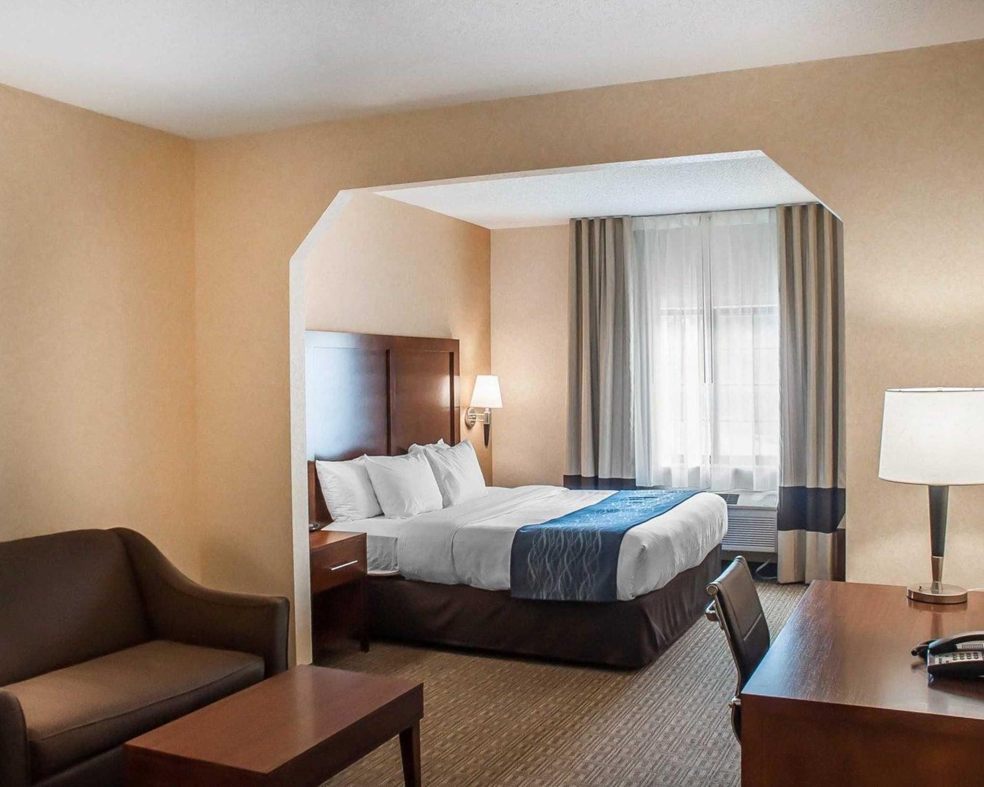 Comfort Inn & Suites Hamburg Bagian luar foto