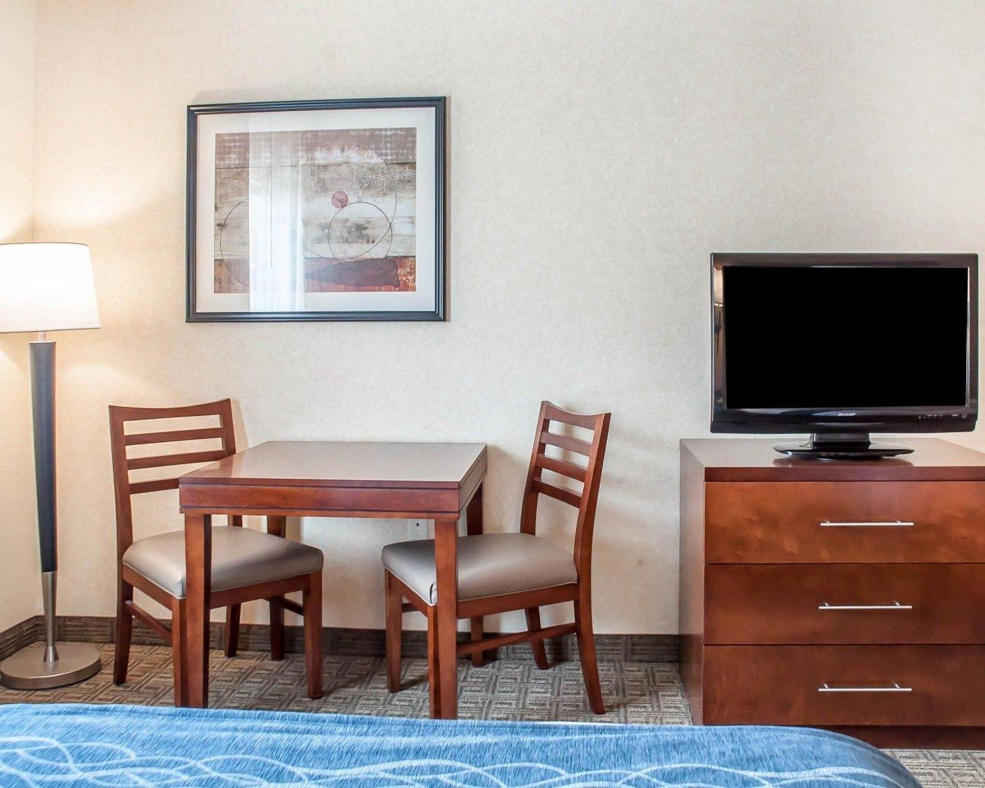 Comfort Inn & Suites Hamburg Bagian luar foto