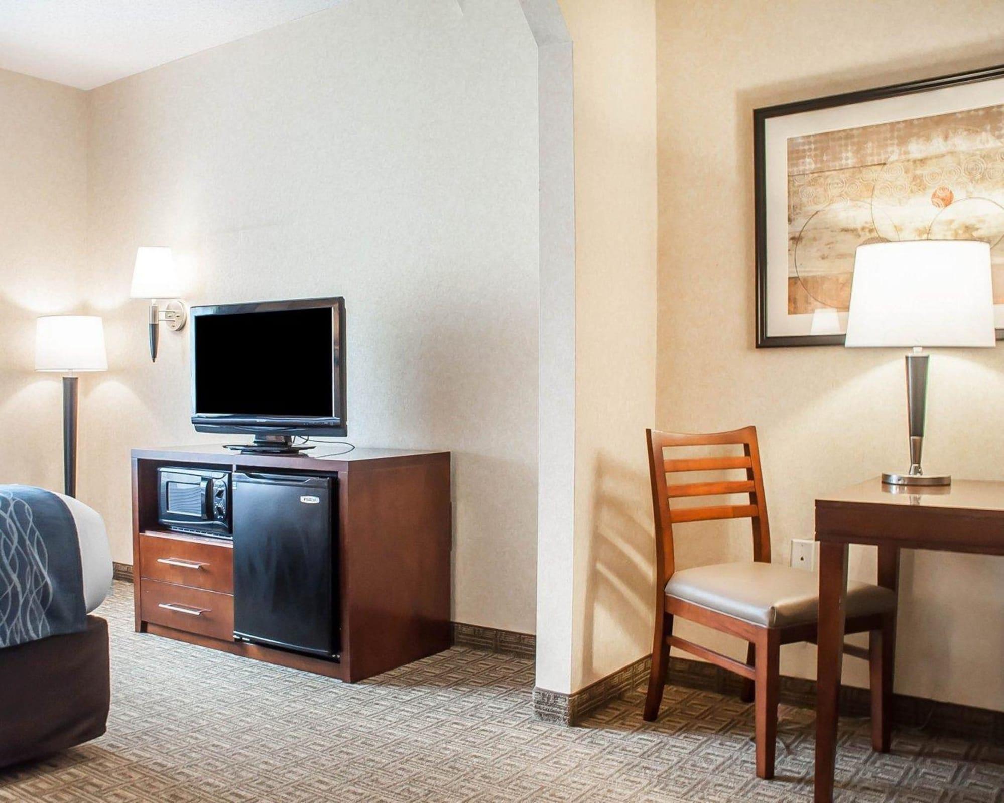 Comfort Inn & Suites Hamburg Bagian luar foto