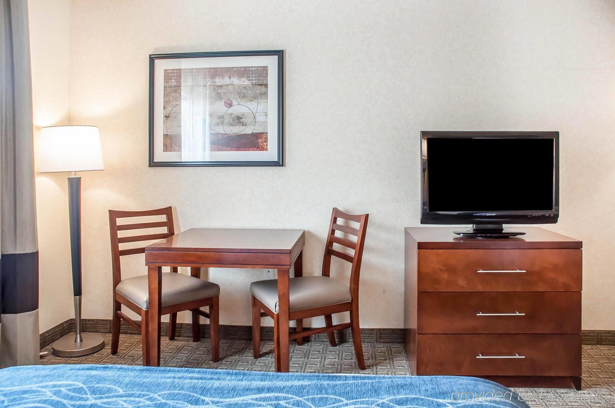 Comfort Inn & Suites Hamburg Bagian luar foto