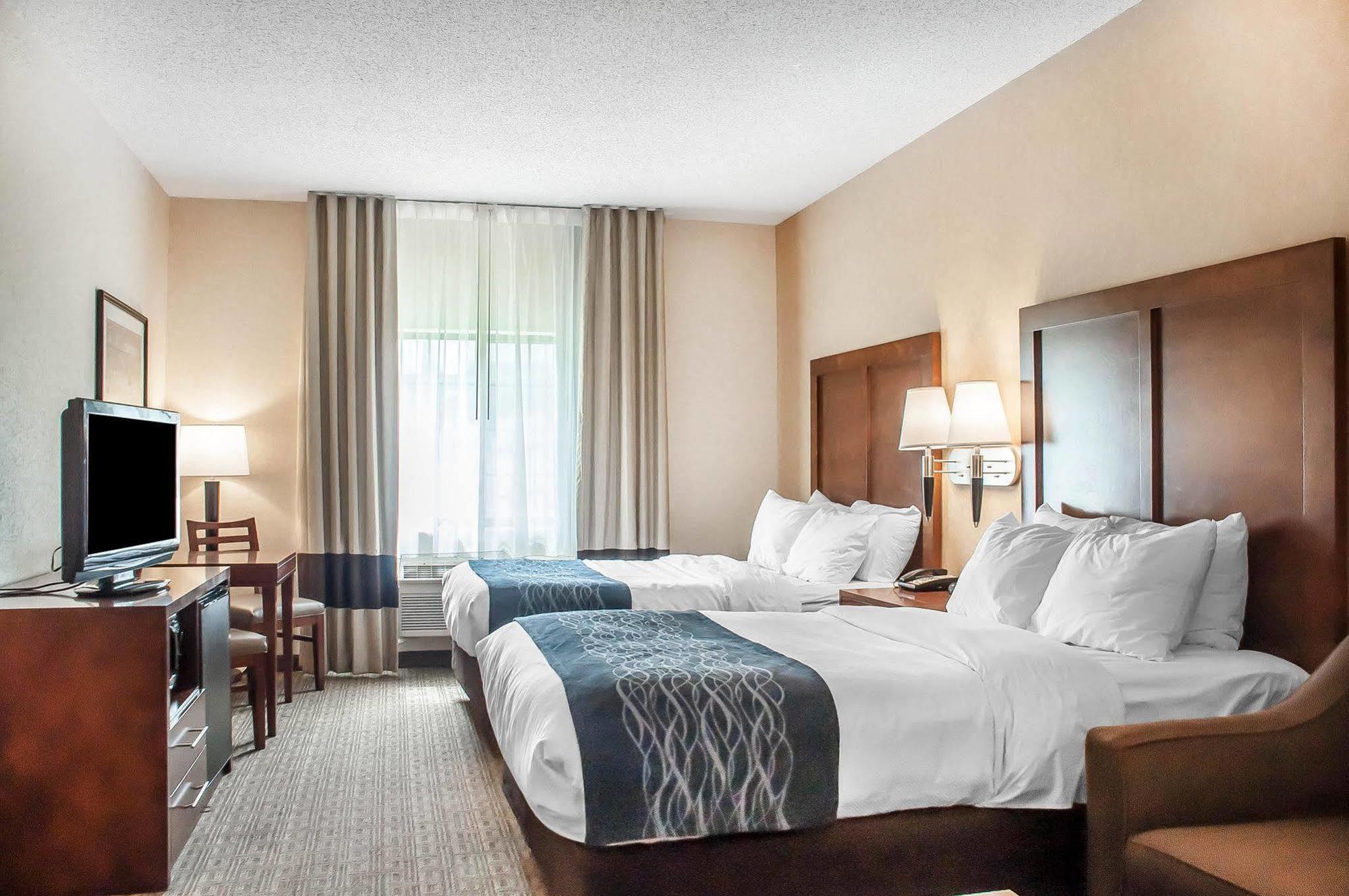 Comfort Inn & Suites Hamburg Bagian luar foto