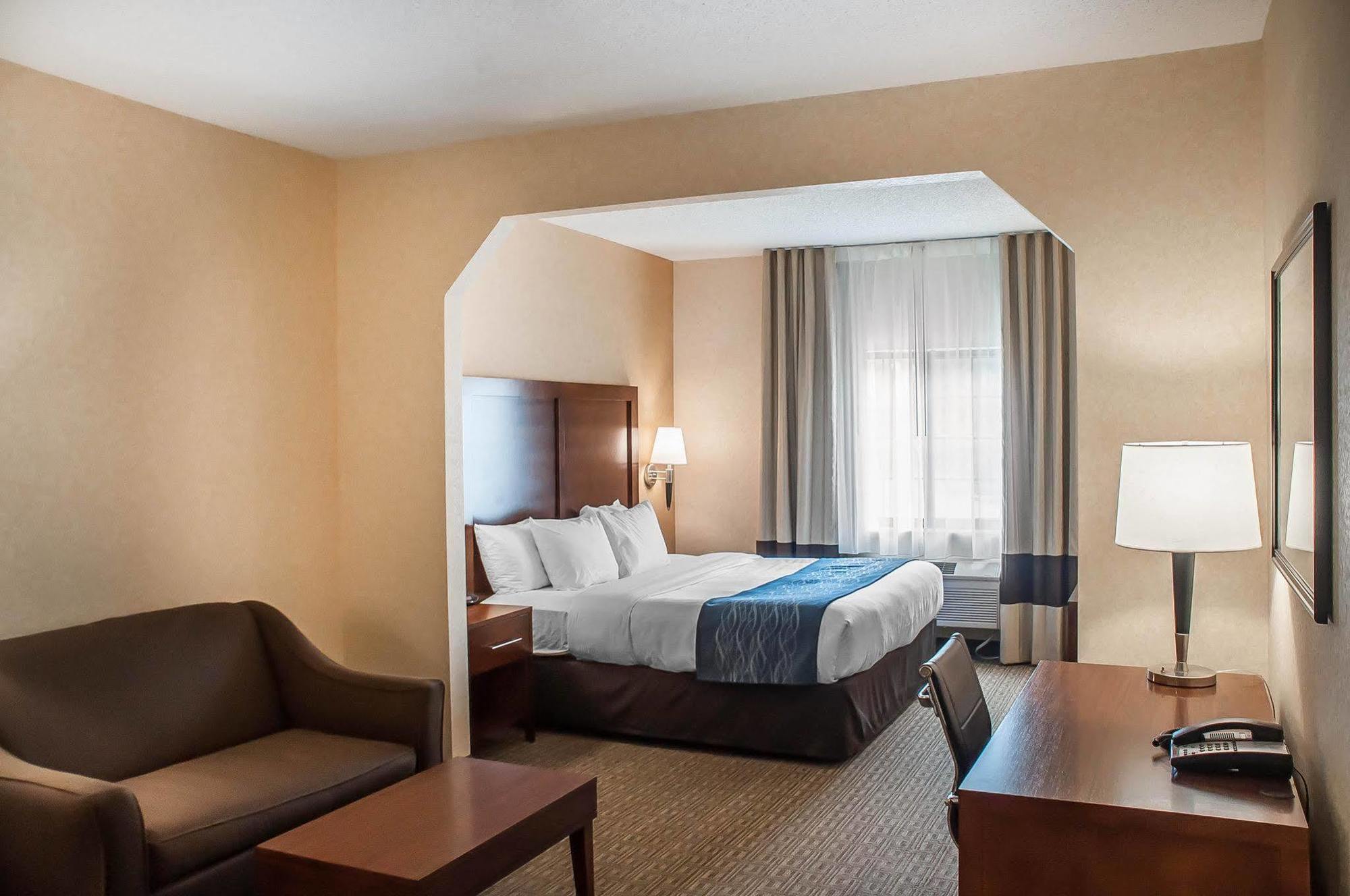 Comfort Inn & Suites Hamburg Bagian luar foto