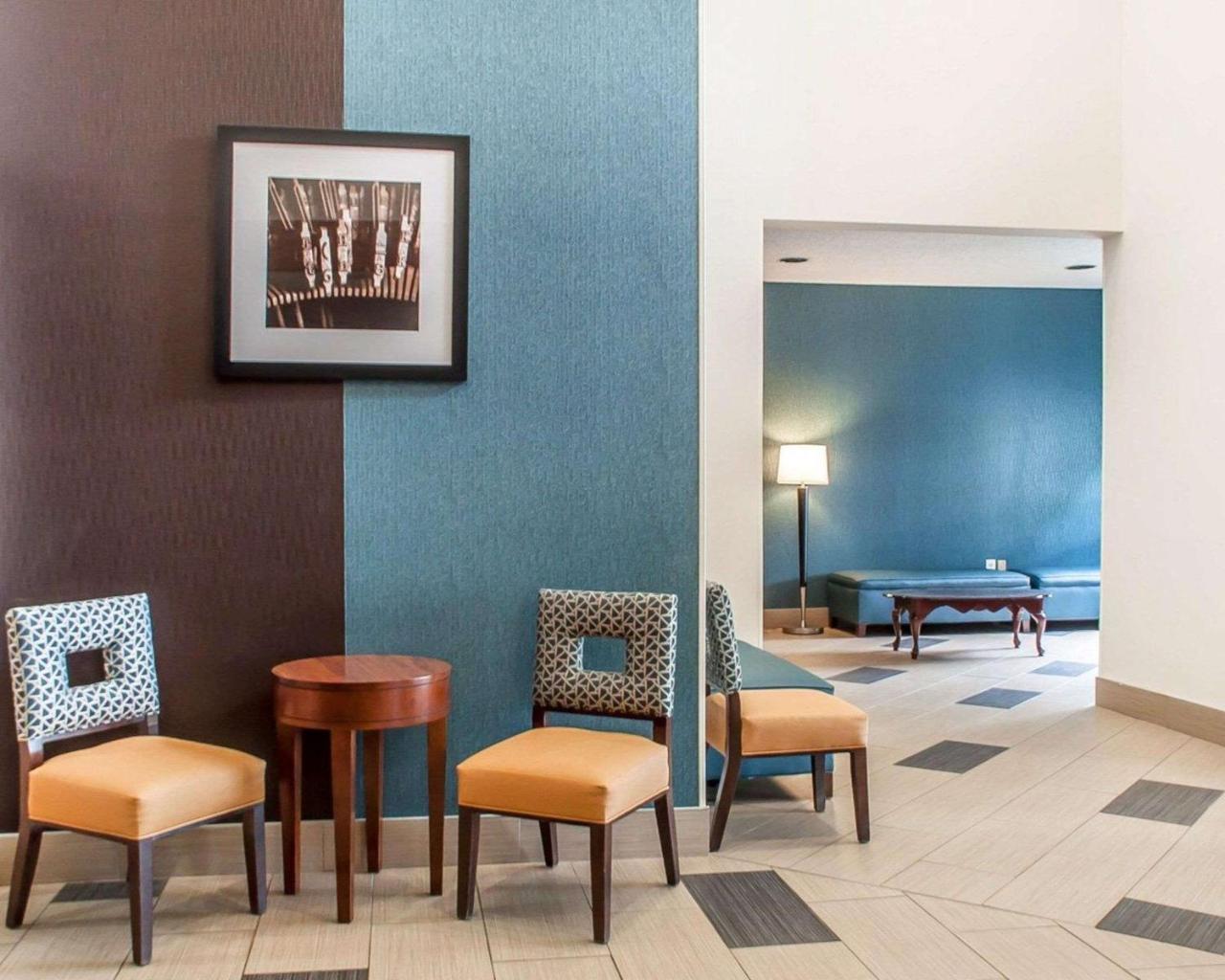 Comfort Inn & Suites Hamburg Bagian luar foto