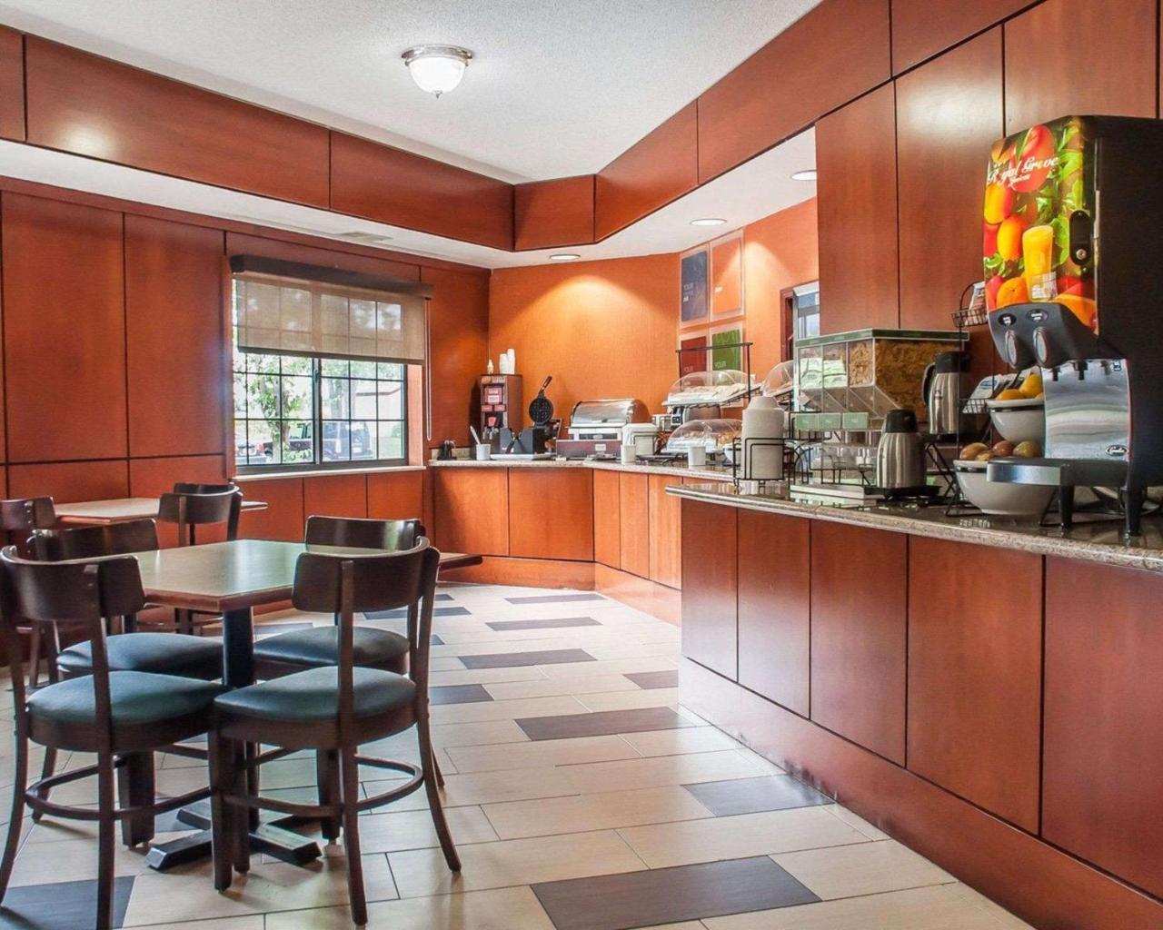 Comfort Inn & Suites Hamburg Bagian luar foto