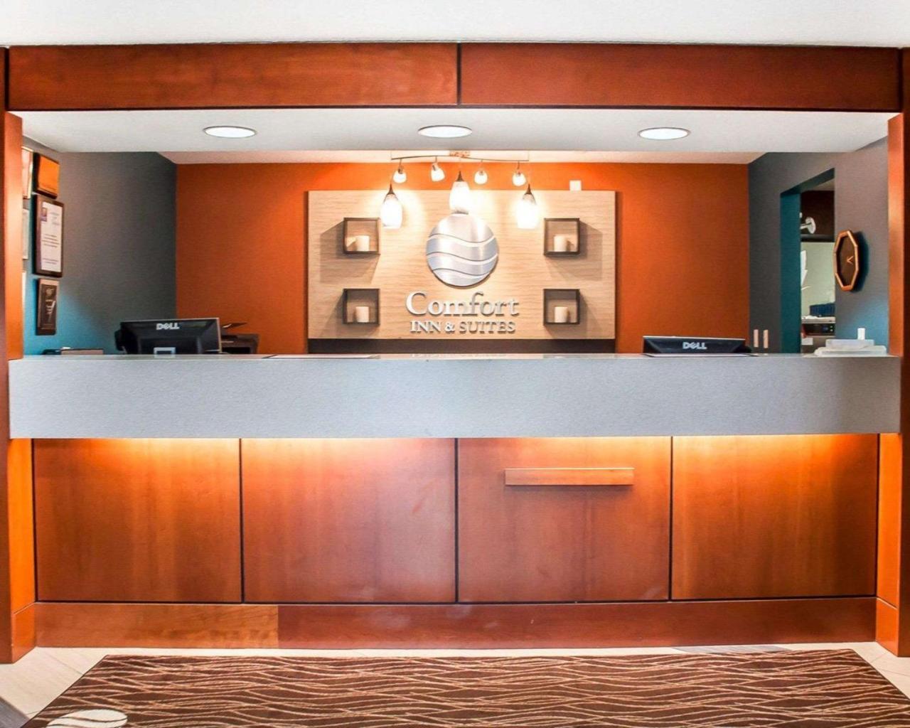 Comfort Inn & Suites Hamburg Bagian luar foto