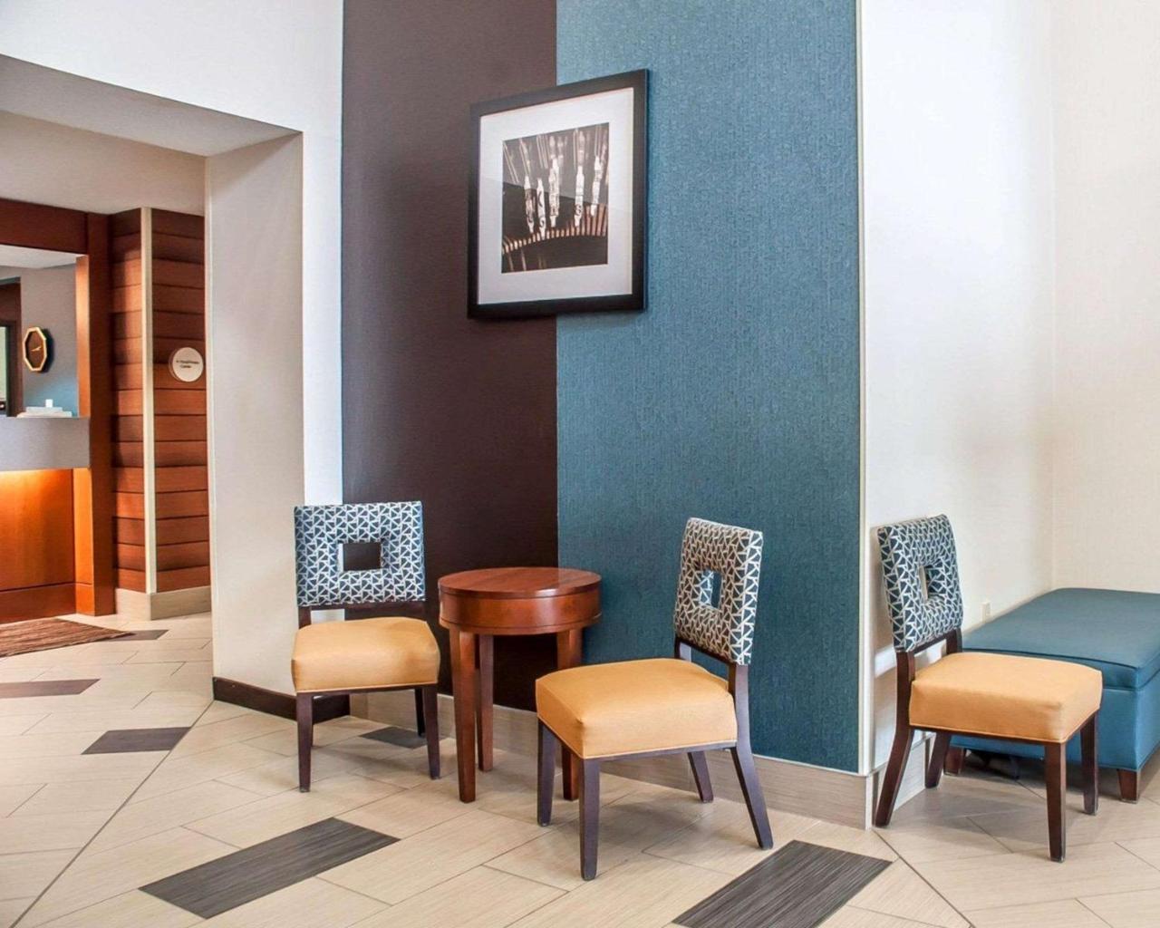 Comfort Inn & Suites Hamburg Bagian luar foto